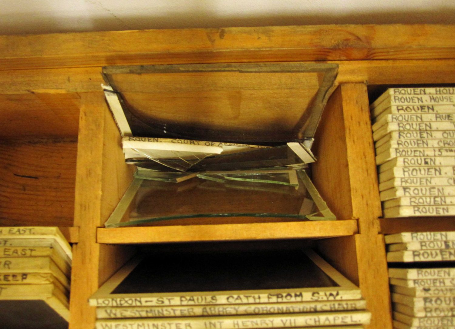 Wooden drawer with square glass slides