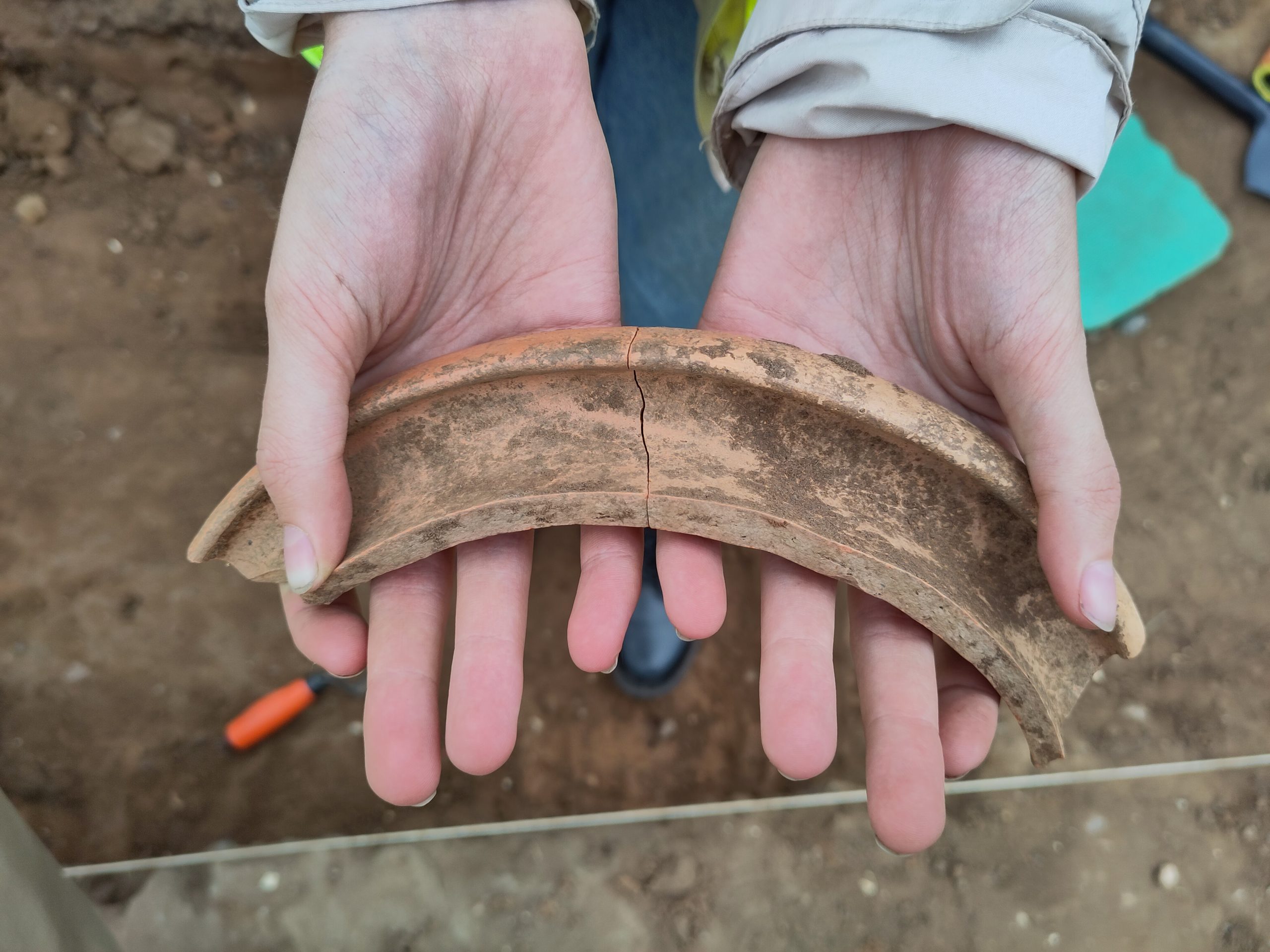 Rim of large Roman pot