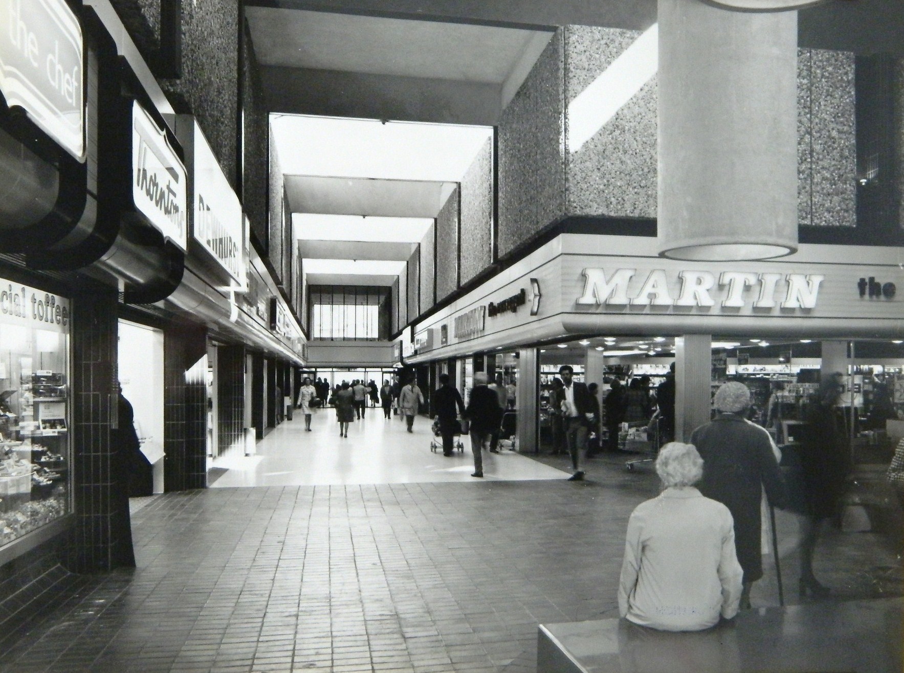 Kingfisher Shopping Centre Evesham Walk 1973 RDC 2561.88