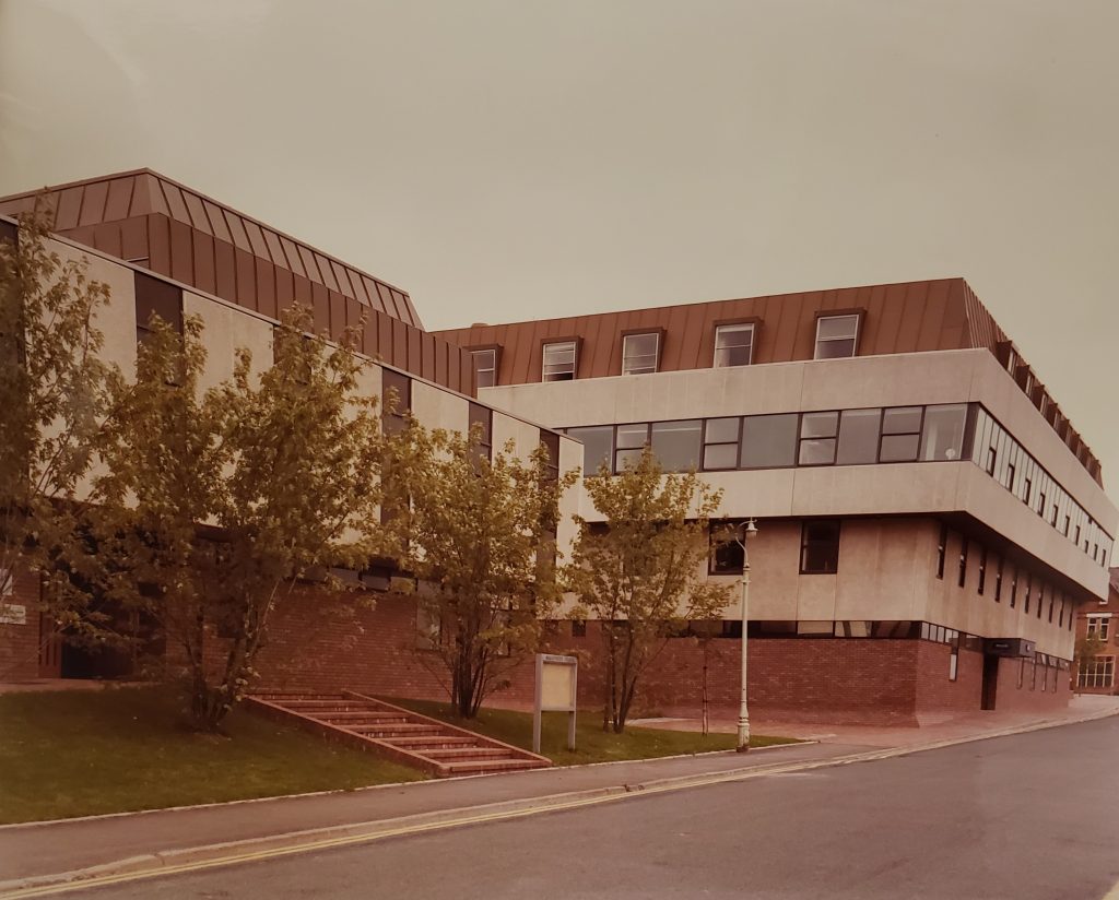 BA11883-88xv Magistrates' Courts, Grove Street, 1980s 