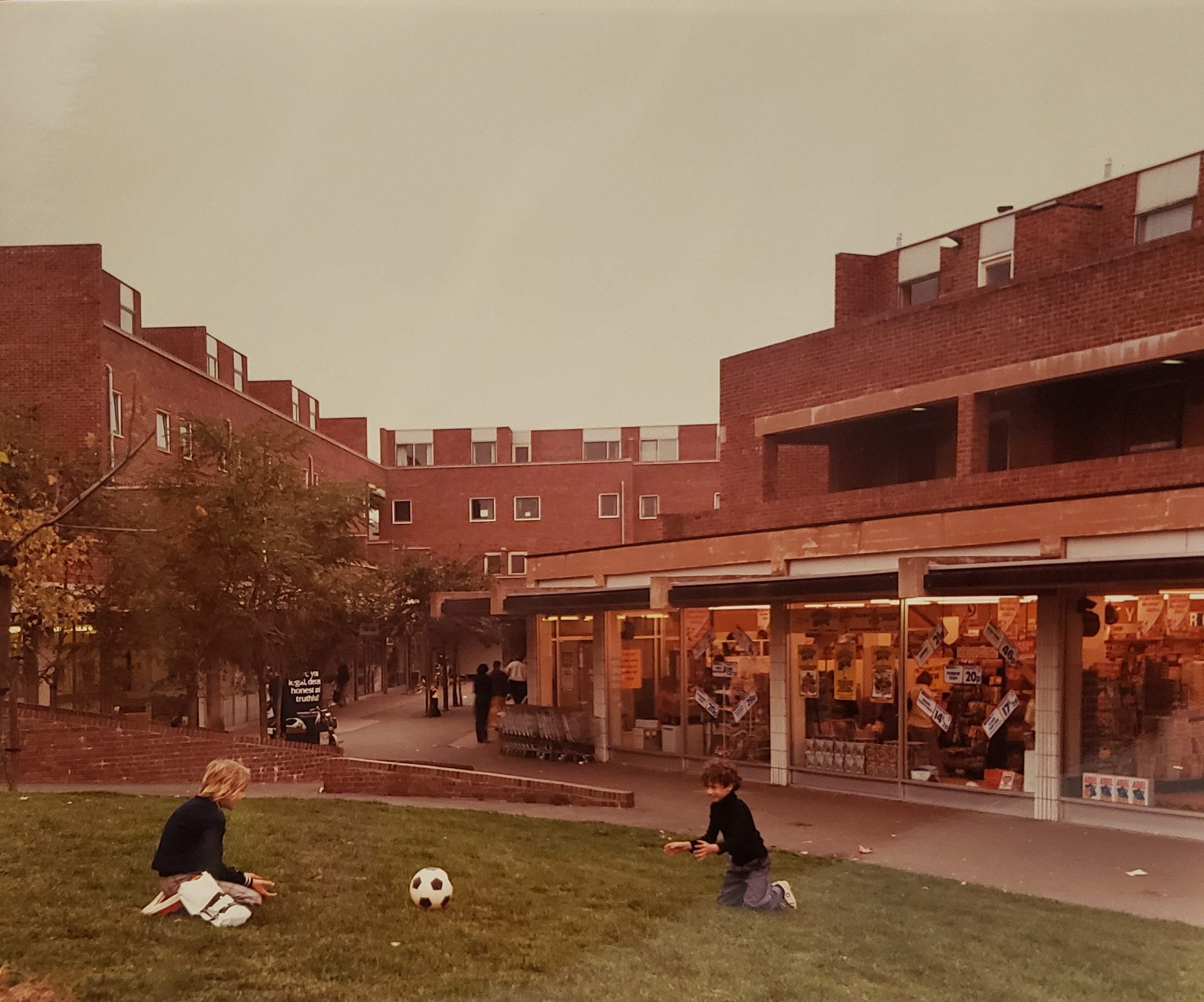 BA11883-88ii Winyates Shopping Centre 1970s